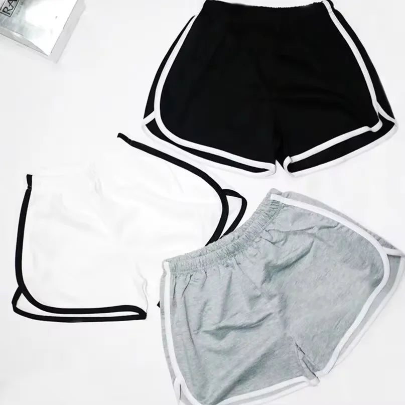 Capilorix women's elastic shorts with loose fit, quick-drying fabric, suitable for running, fitness, and leisure activities.