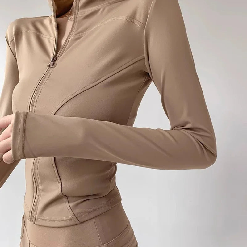 Capilorix women's quick-drying sports coat with long sleeves, zipper, tight fit, ideal for running and yoga, available in sizes S-3XL.