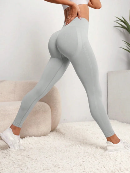 Capilorix women's seamless high-waist sports leggings with hip lifting and push-up design, ideal for yoga, gym, and fitness activities.
