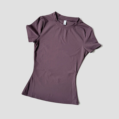 Capilorix seamless women's gym crop top, short sleeve yoga and workout top for running and fitness activities.