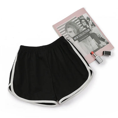 Capilorix women's elastic shorts in loose fit, quick-drying fabric, suitable for running, fitness, and leisure activities.