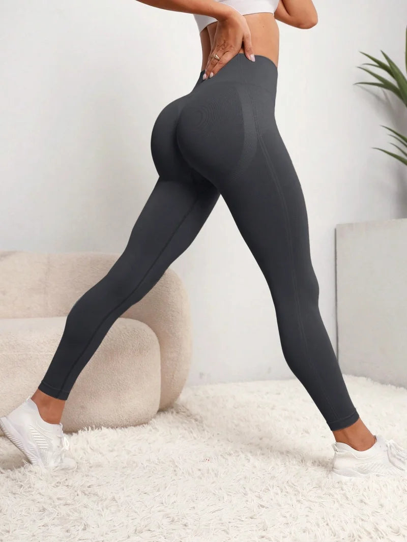 Capilorix women seamless high-waist sports leggings with hip lifting and push-up design, perfect for yoga and gym workouts