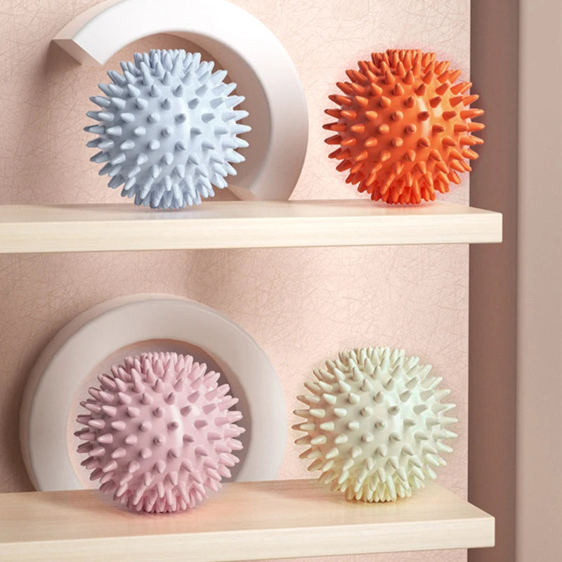 Capilorix Hedgehog Massage Ball for yoga, muscle relaxation, and fascia therapy, ideal for shoulder, neck, and leg muscle relief.