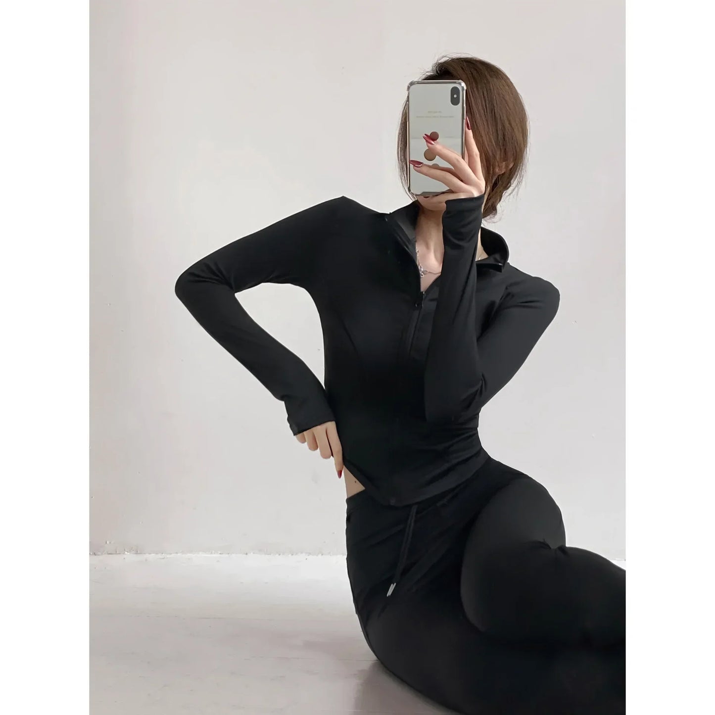 Capilorix women's quick-dry sports coat with long sleeves, zipper, tight fit, ideal for yoga, running, and fitness activities.