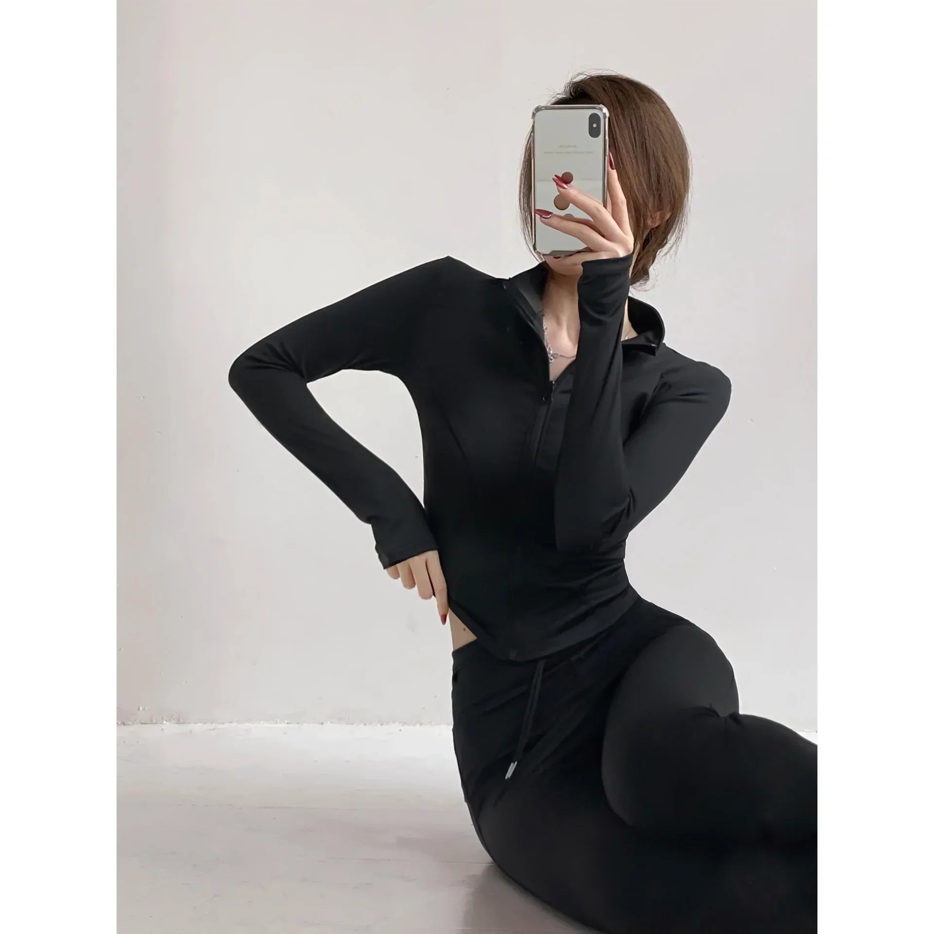 Capilorix women's quick-dry sports coat with long sleeves, zipper, tight fit, ideal for yoga, running, and fitness activities.